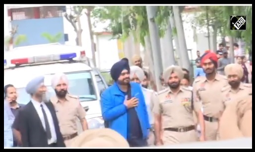 Navjot Singh Sidhu walks out of Patiala Jail
