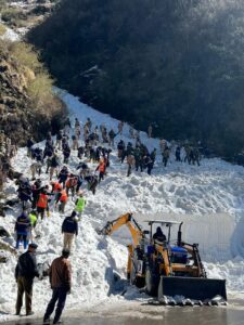 Tsomgo Snow-Slide Update : Bodies of 5 tourists handed to families ; DC Gangtok briefs to media