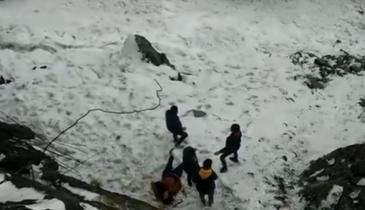Avalanche Hits In Tsomgo, Many Tourists Trapped In Snow
