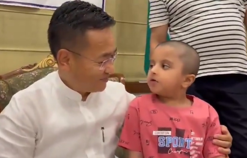 Another Heartwarming Moment Of CM and Ailing Kid