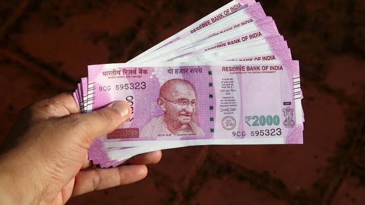 SBI Clarifies: No Form or Identity Proof Needed for Exchanging Rs 2,000 Notes