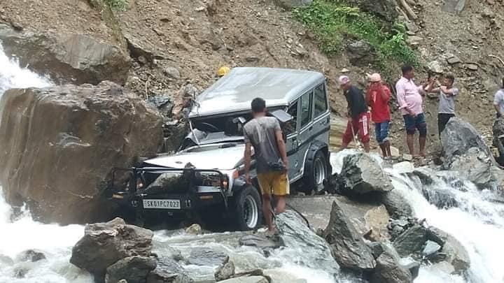 BRO Karamyogis Rescues Four Passengers and Driver From Stucked Vehicle In Massive Torrent Waterfall