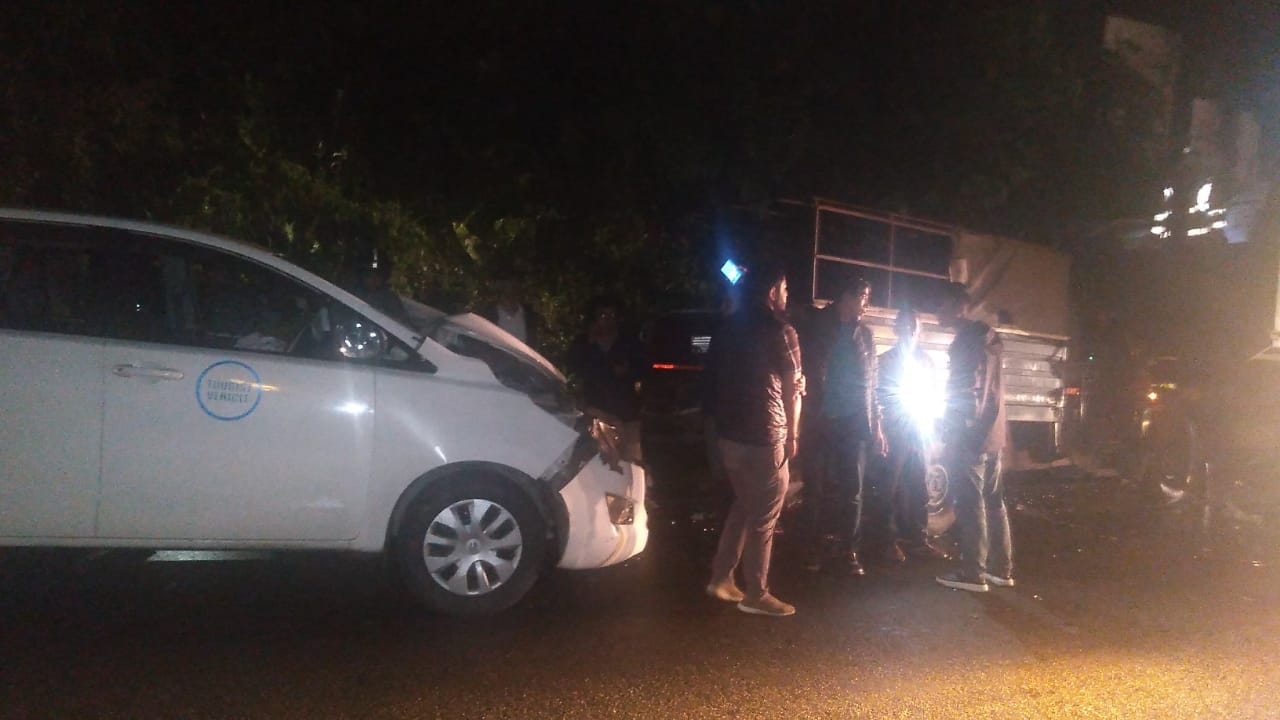 Z Series Tourist Vehicle Rammed With Two GMC On-Duty Vehicles