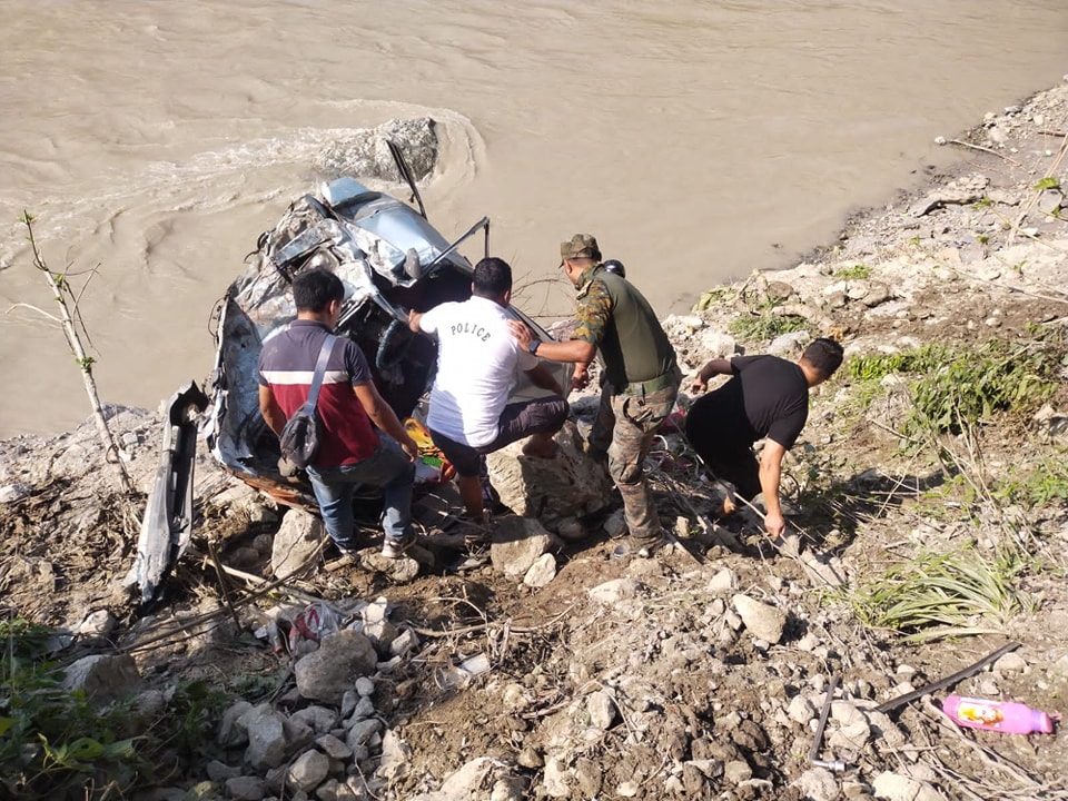 Tragic Accident: Boulder Hits Car, Sending it into Teesta River, 8 Injured