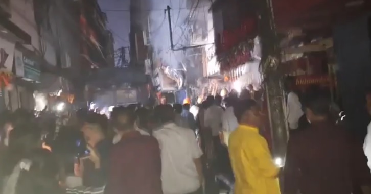 Fire engulfed two garment shops in Seth Srilal Market