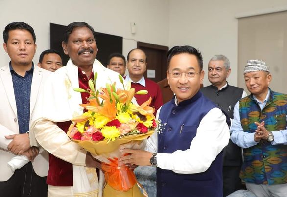 Chief Minister led delegation meets Union Minister for Tribal Affairs in New Delhi