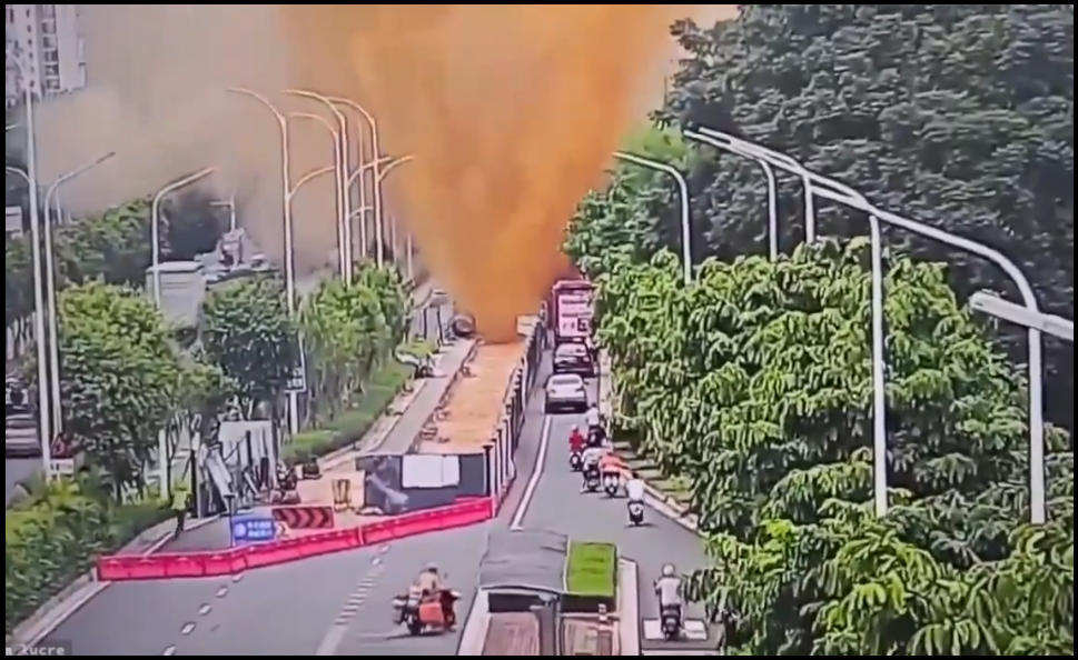 A Geyser of Poop : Nanning's Sewage Mishap Floods Streets, Leaves Commuters Stinky Stunned