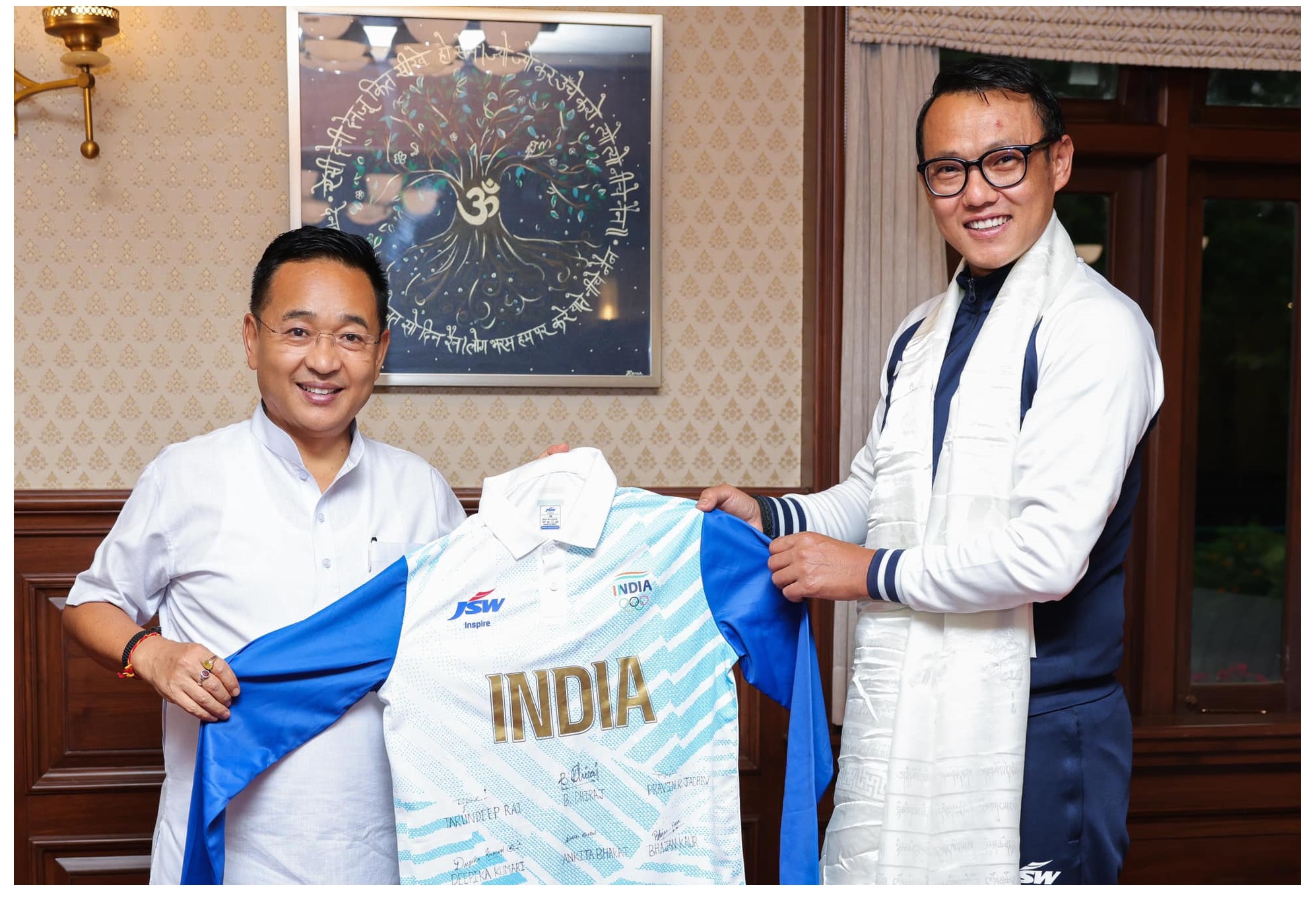 CM Honoured with Official Team India Olympics Jersey by Archer Tarundeep Rai