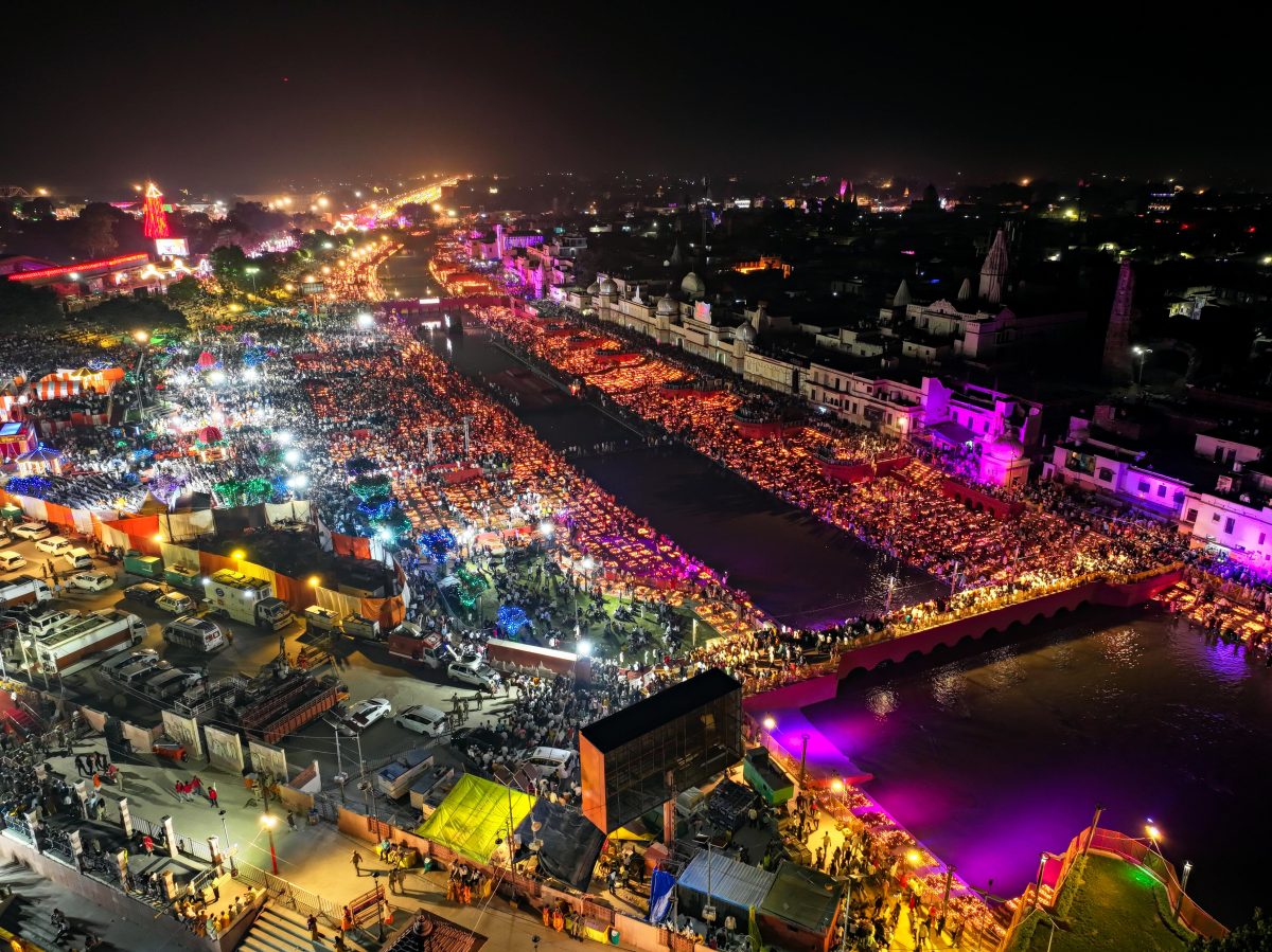 Dazzling Diwali 'Deepotsav' In Ram Janmabhoomi Ayodhya After 500 Years Dazzling Diwali 'Deepotsav' In Ram Janmabhoomi Ayodhya After 500 Years