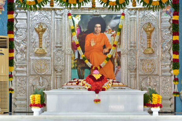Bhagwan Sri Bhagwan Sri Sathya Sai Baba: A Timeless Legacy of Love and Spiritual Enlightenment Bhagwan Sri Bhagwan Sri Sathya Sai Baba: A Timeless Legacy of Love and Spiritual Enlightenment