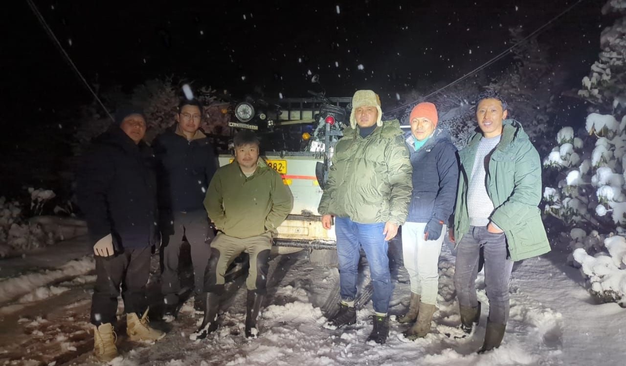 Swift Rescue Operation Brings 6 Stranded Tourists to Safety Amid North Sikkim Snowfall