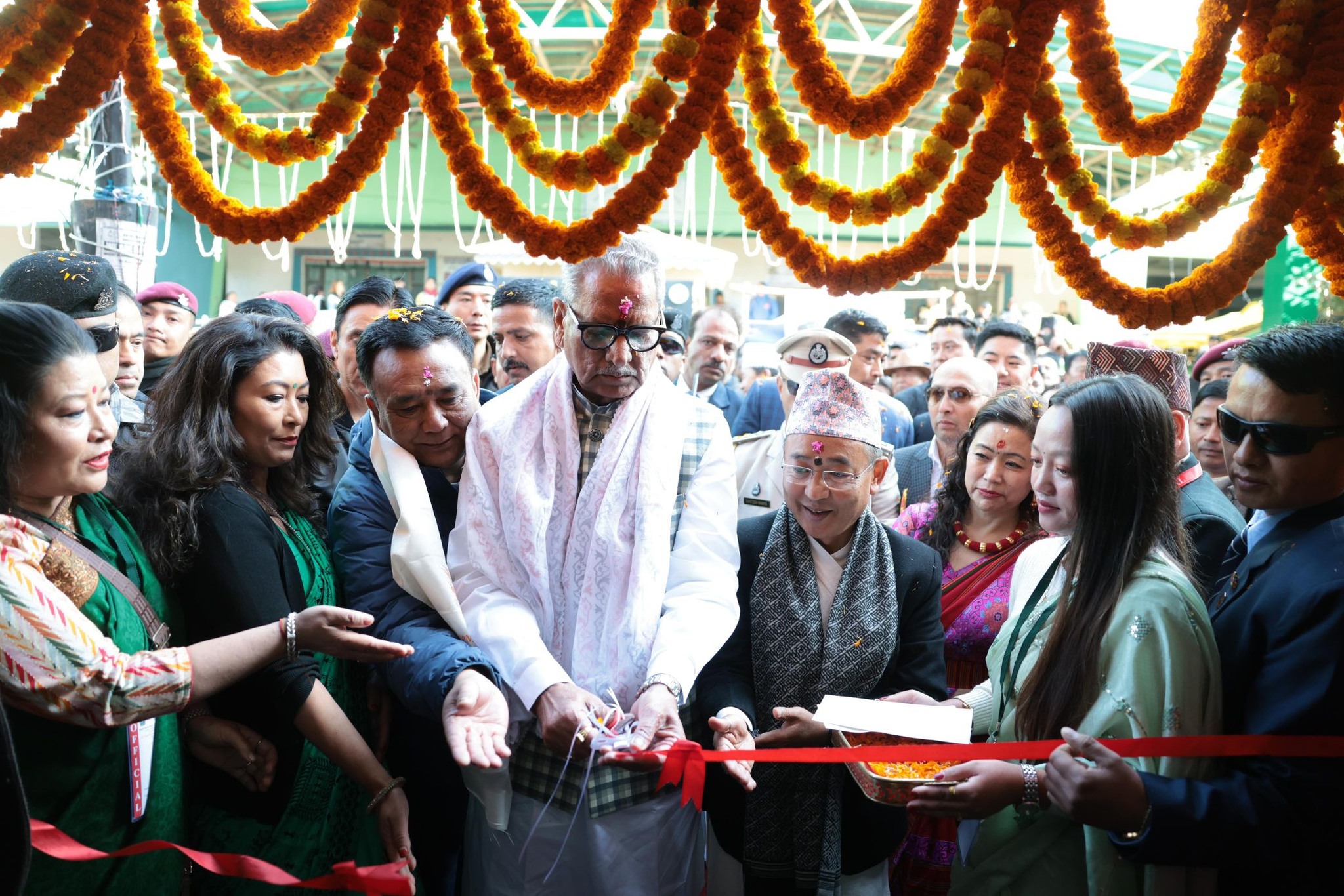 Governor inaugurates SARAS Trade Fair at Jorthang