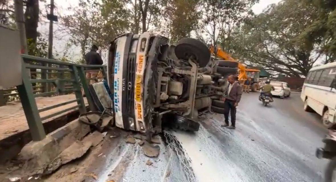 Milk Tanker and Eco Van Collide Near May Fair Fatak, Six Injured