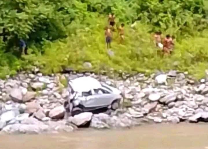 Private Alto Car Crashes into Gorge Near Khari Khani, 4 Injured
