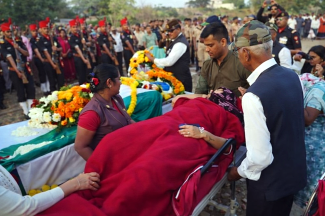 Final Farewell on a Stretcher: Soldier Laid to Rest in Satara as Wife Attends Funeral with Eight-Hour-Old Newborn