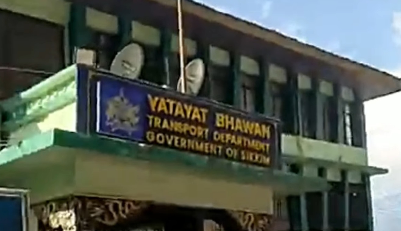 Thousands Converge at Yatayat Bhawan for West Bengal Counter Signatures; Stakeholders Criticize Lack of Digitization