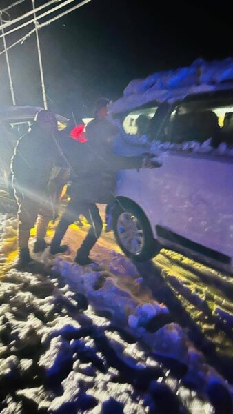 Swift Multi-Agency Rescue Saves 2,736 Tourists After Heavy Snowfall Strands 541 Vehicles Near Tsomgo Swift Multi-Agency Rescue Saves 2,736 Tourists After Heavy Snowfall Strands 541 Vehicles Near Tsomgo