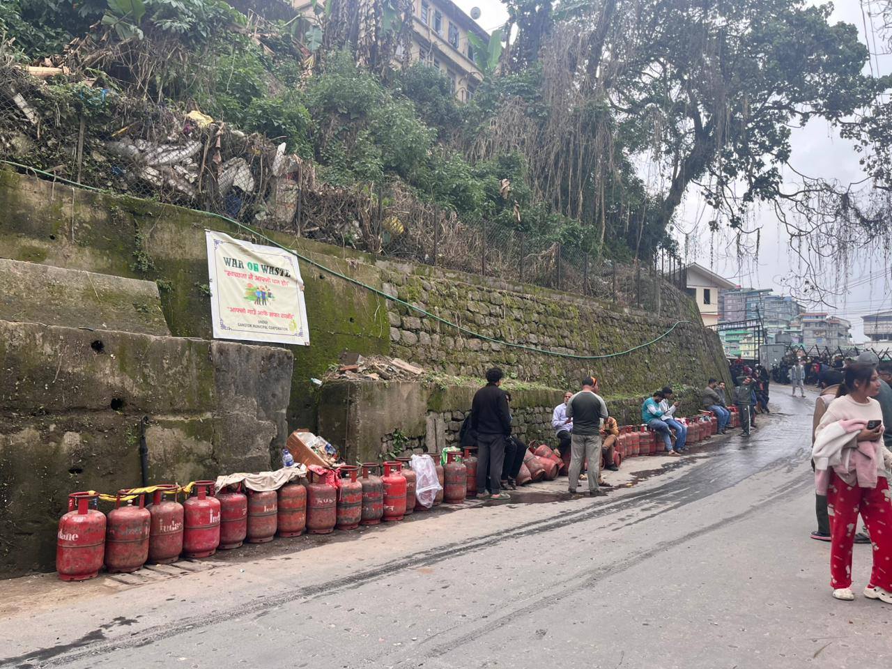 LPG Shortage Sparks Panic Buying and Long Queues Across Gangtok